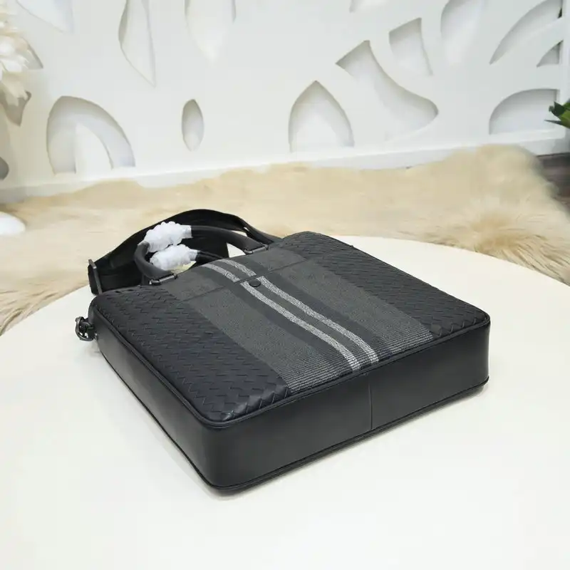 bo*te*ga Ve*ne*ta bags 2111yz0013