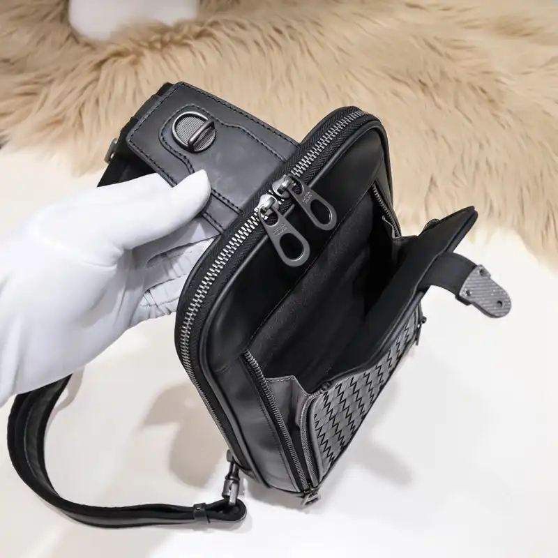 bo*te*ga Ve*ne*ta bag 2212yz0052