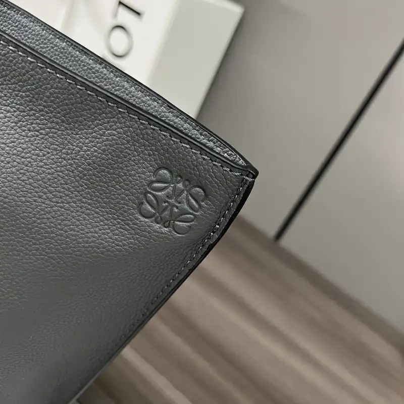 L0ew* bags 2404ya0089