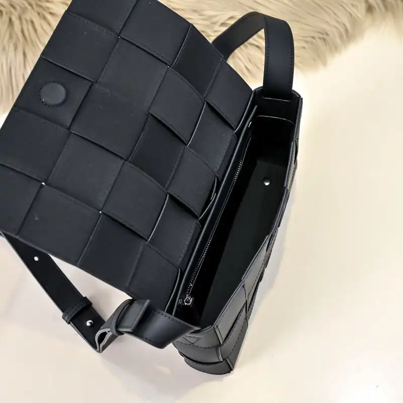 bo*te*ga Ve*ne*ta bags 2411ya0128