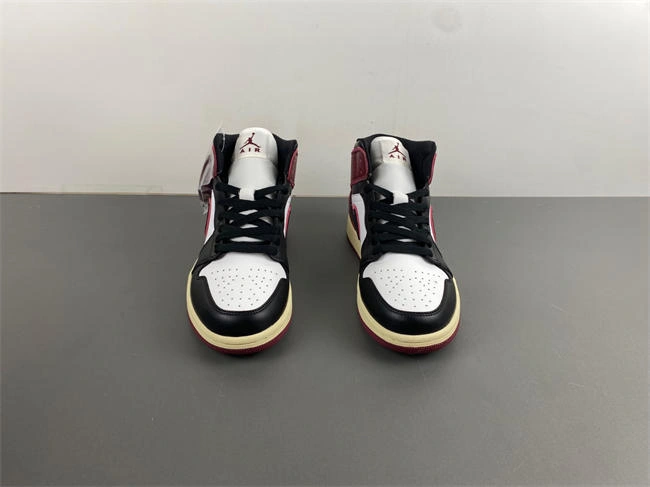 RelaxedFit AIR JORDAN 1 MID FQ7818- 3653