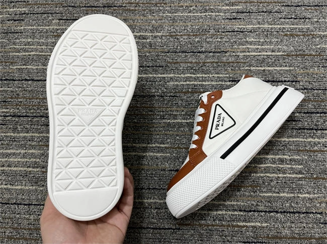 Pra*a leather sneaker classic 3319